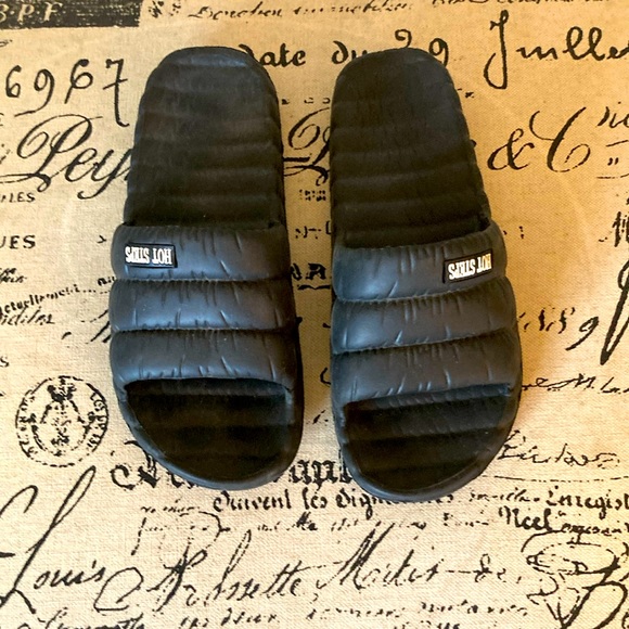 HOT STEPS - Picture 2 of 2